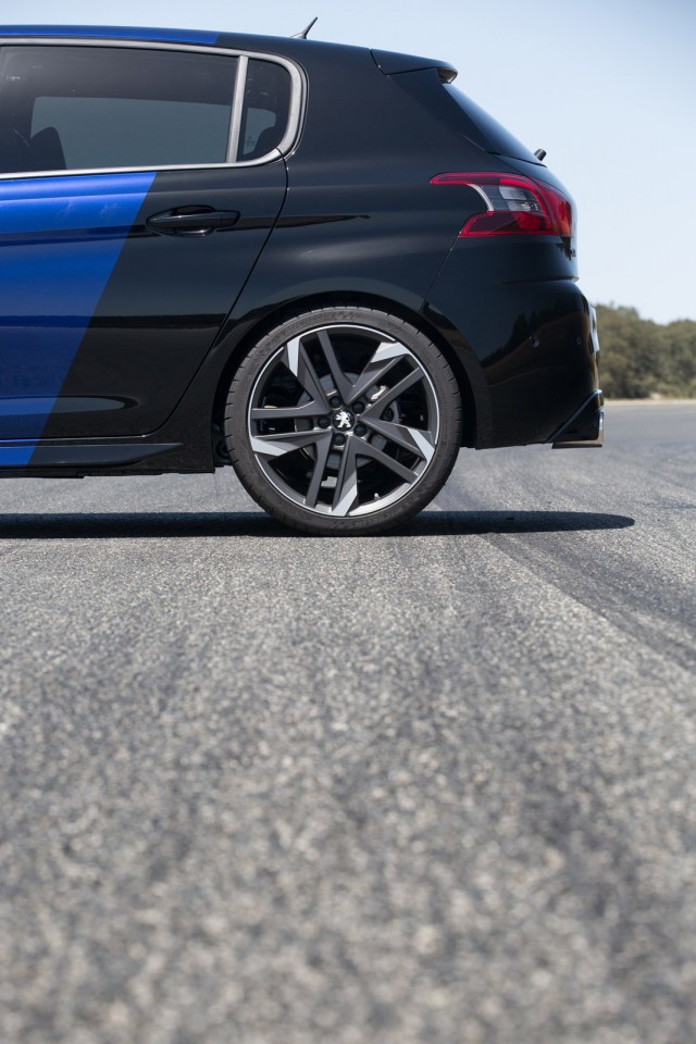 Photo Coupe Franche Bleue Peugeot 308 GTi restylée - Essais cir