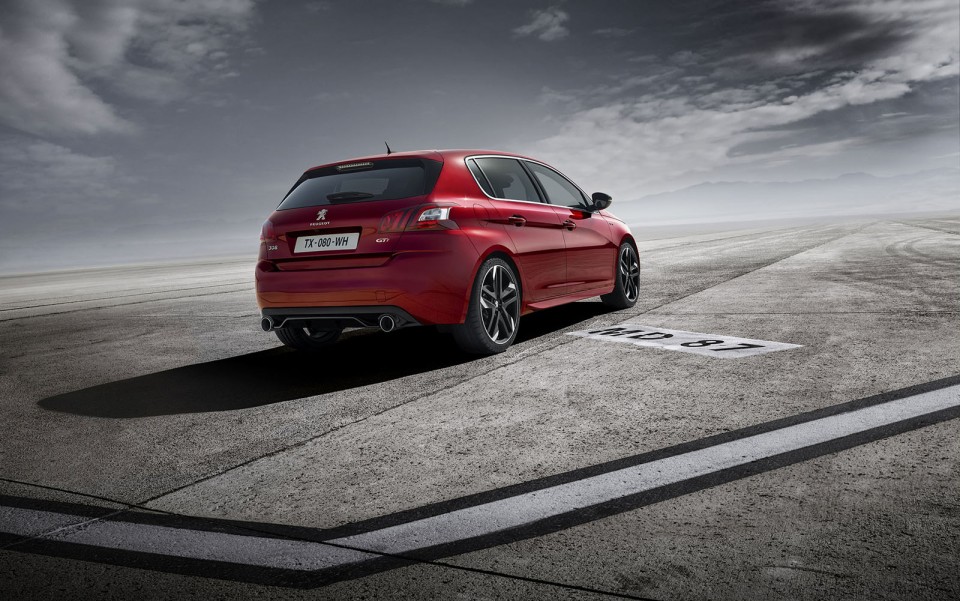 Photo officielle Rouge Ultimate Peugeot 308 GTi by Peugeot Sport