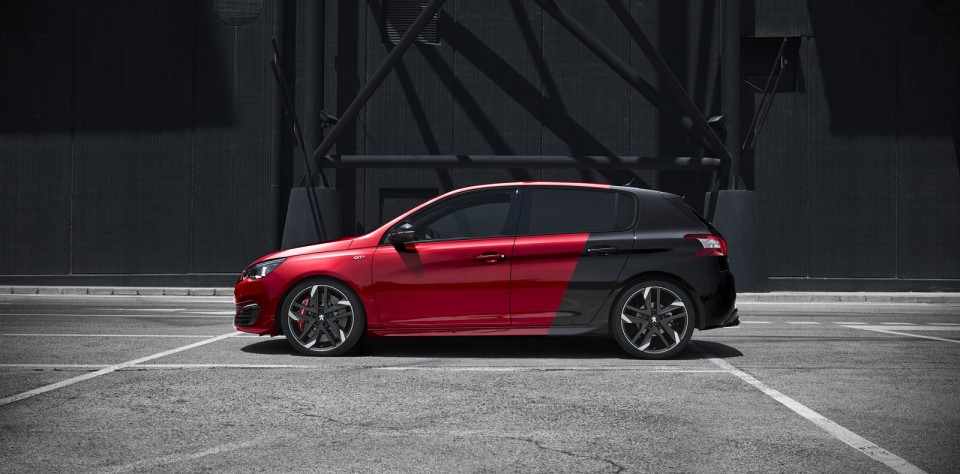 Photo officielle Peugeot 308 GTi by Peugeot Sport (2015)