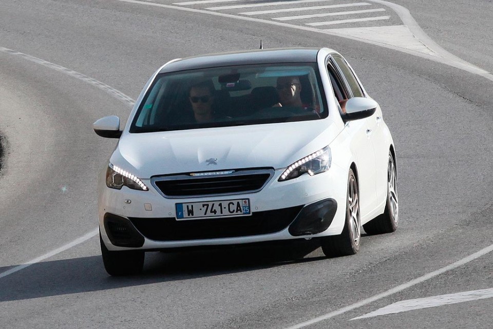 Photo espion (spyshot) face avant Peugeot 308 GTi II - 1-001