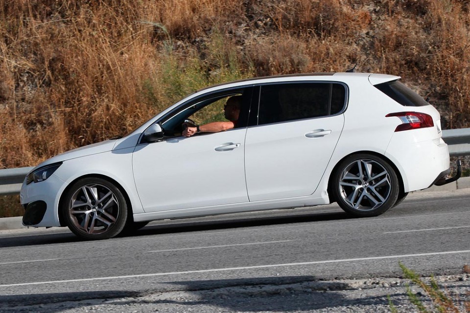 Photo espion (spyshot) profil Peugeot 308 GTi II - 1-004