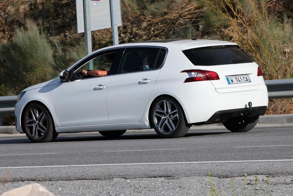 Photo espion (spyshot) 3/4 arrière Peugeot 308 GTi II - 1-005