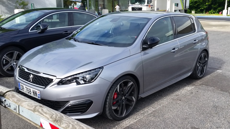 Photo 3/4 avant Peugeot 308 GTi (2015)