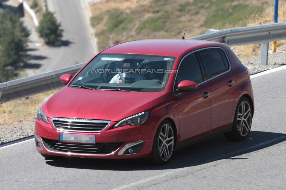 Photo espion (spyshot) 3/4 avant Peugeot 308 R (ou 308 GTi)