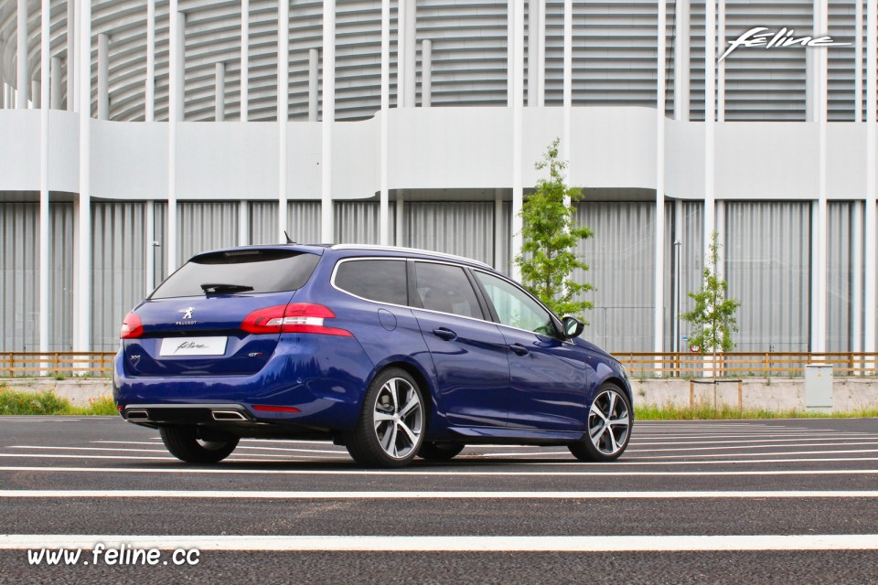 Photo 3/4 arrière Peugeot 308 SW GT Bleu Magnetic - 2.0 BlueHDi