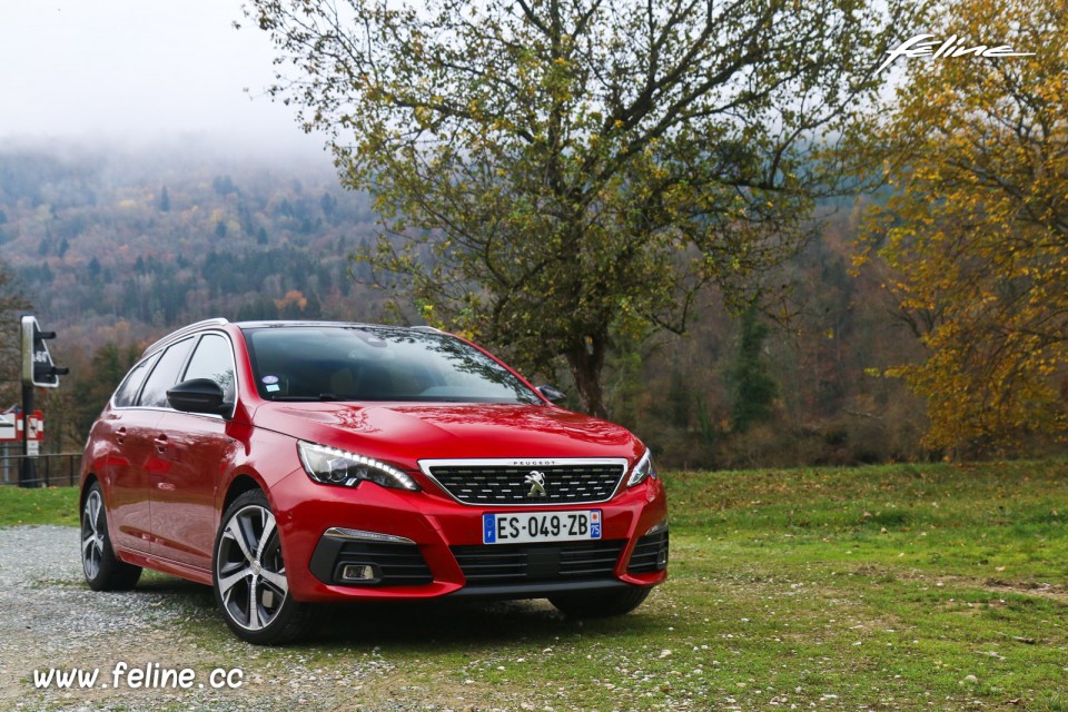 Photo Peugeot 308 SW GT restylée Rouge Ultimate - 1.6 PureTech