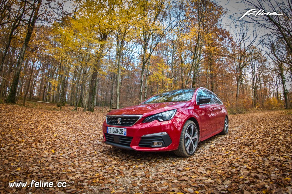 Photo 3/4 avant Peugeot 308 SW GT restylée Rouge Ultimate - 1.6