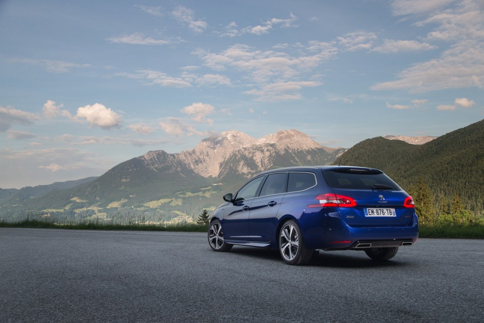 Photo 3/4 arrière Peugeot 308 II SW GT restylée - Essais press