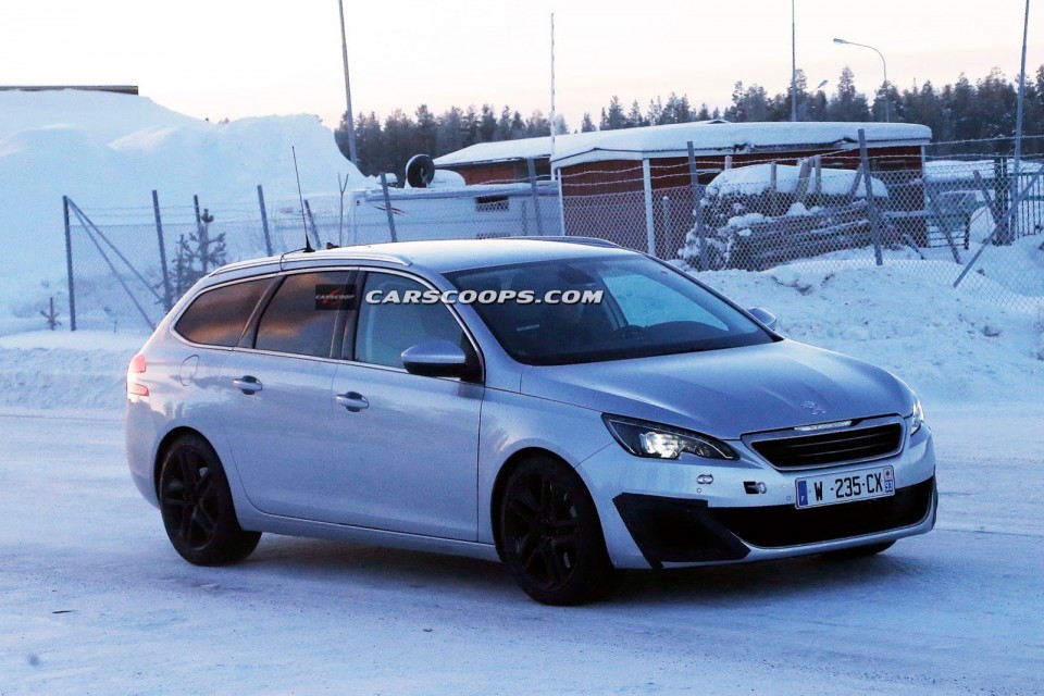 Photo espion (spyshot) 3/4 avant Peugeot 308 SW II GTi - 1-002