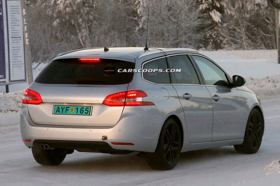 Photo espion (spyshot) vue arrière Peugeot 308 SW II GTi - 1-008