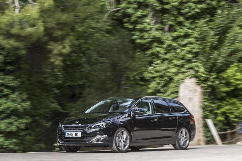 Photo Peugeot 308 SW II Féline Noir Perla Nera (Espagne)