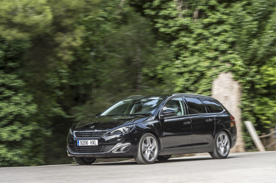 Photo Peugeot 308 SW II Féline Noir Perla Nera (Espagne)