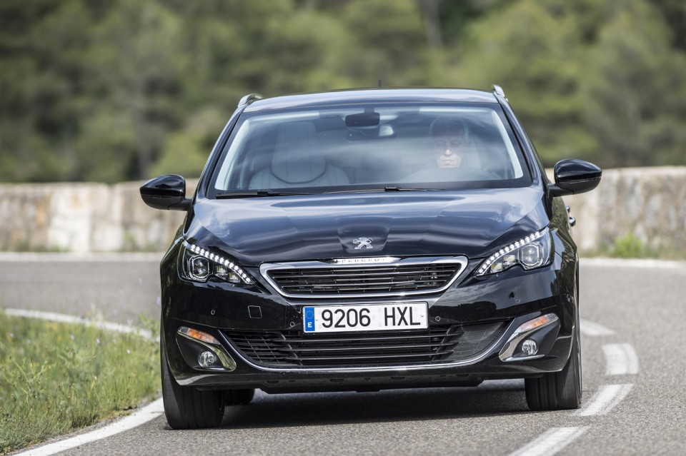 Photo Peugeot 308 SW II Féline Noir Perla Nera (Espagne)