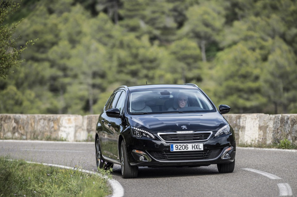 Photo Peugeot 308 SW II Féline Noir Perla Nera (Espagne)