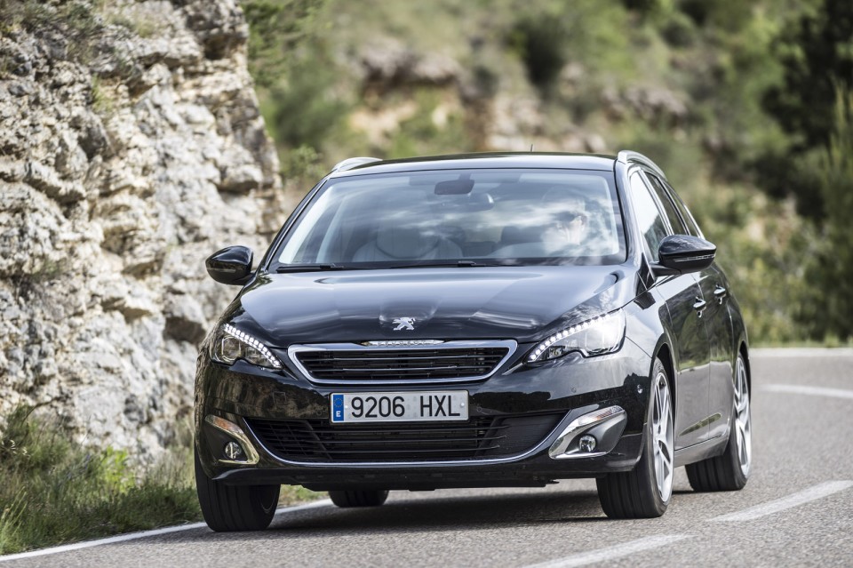 Photo Peugeot 308 SW II Féline Noir Perla Nera (Espagne)