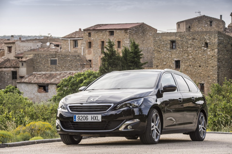 Photo Peugeot 308 SW II Féline Noir Perla Nera (Espagne)