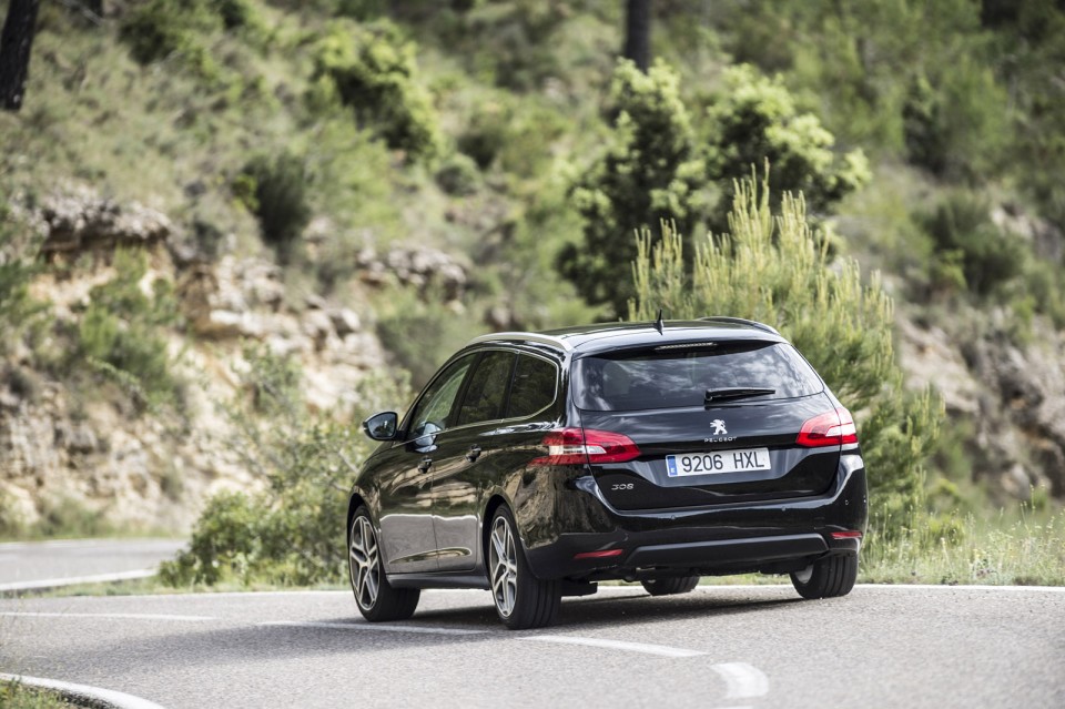 Photo Peugeot 308 SW II Féline Noir Perla Nera (Espagne)