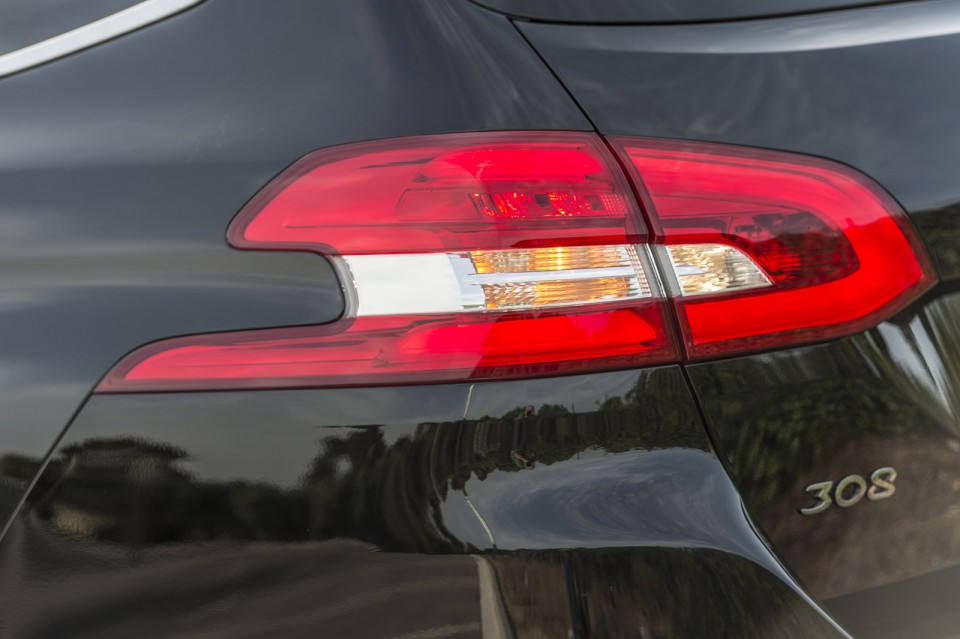 Photo feu arrière LED Peugeot 308 SW II Féline (Espagne)