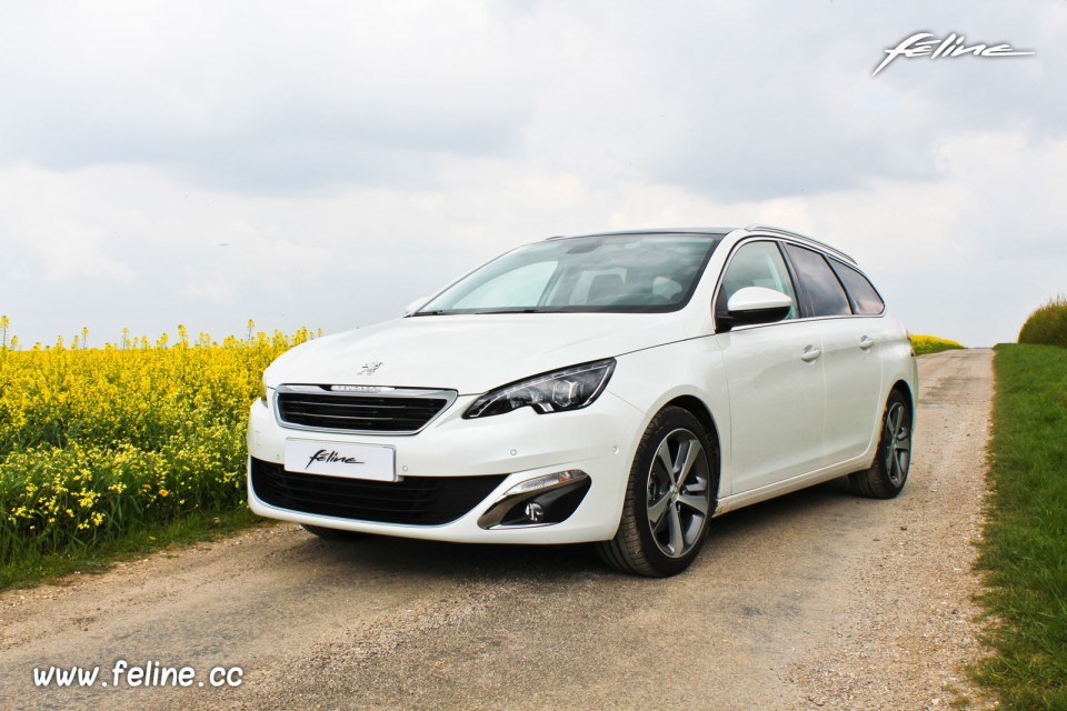 Photo 3/4 avant Peugeot 308 SW II Allure Blanc Nacré - 2.0 BlueHDi 150