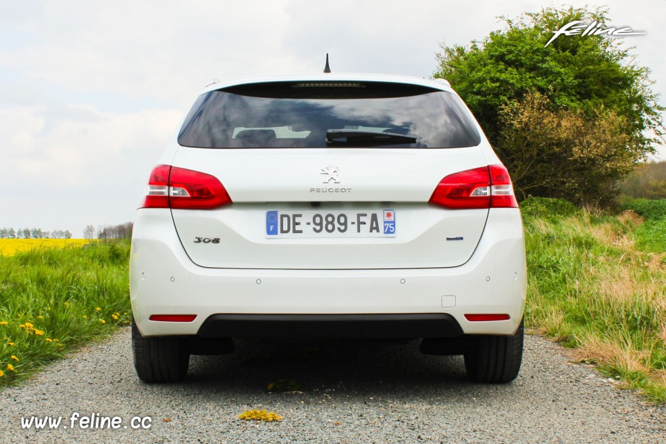 Photo face arrière Peugeot 308 SW II Allure Blanc Nacré - 2.0 BlueHDi 150