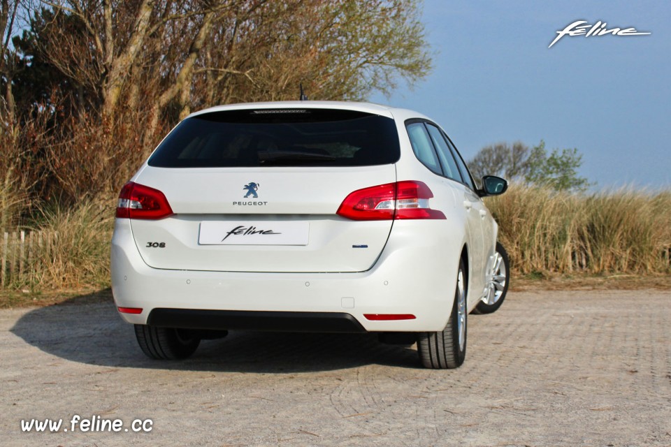 Photo Essai Peugeot 308 SW II Business Pack Blanc Nacré - 1.6 BlueHDi 120