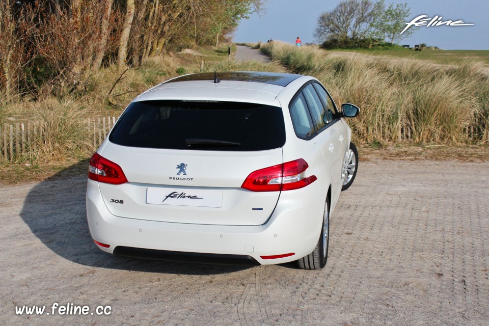 Photo Essai Peugeot 308 SW II Business Pack Blanc Nacré - 1.6 BlueHDi 120