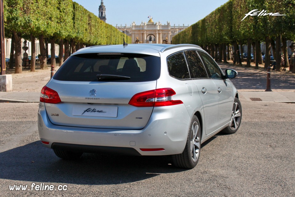 Photo Nancy Peugeot 308 SW II Féline Gris Aluminium - 2.0 BlueHDi 150 EAT6