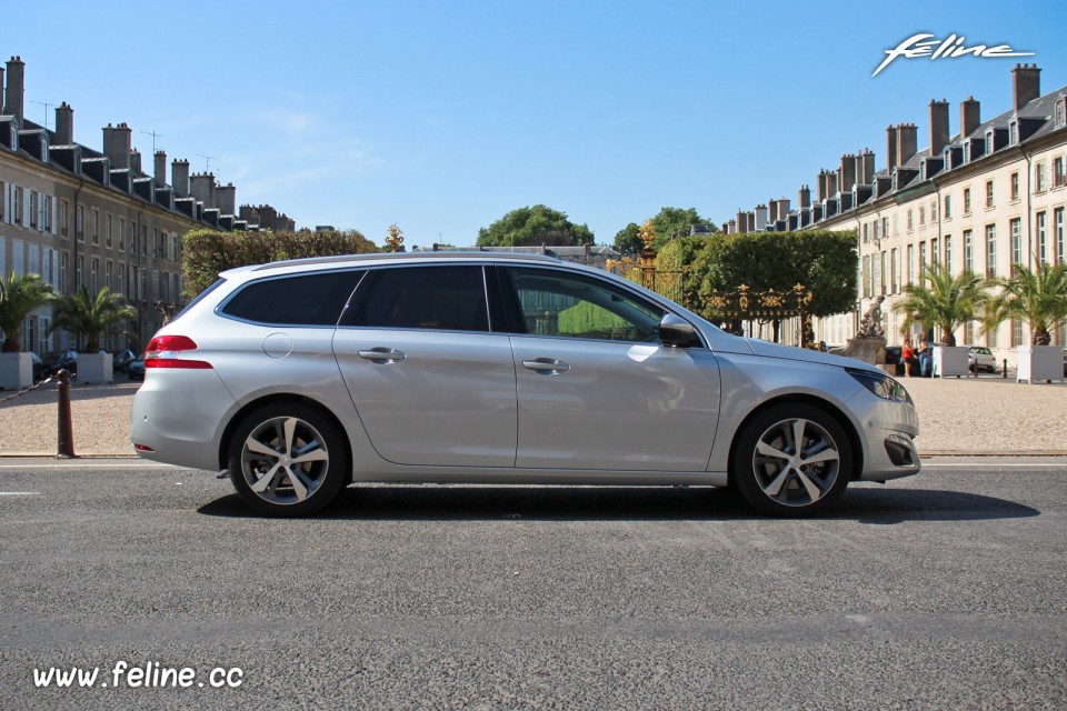 Photo Nancy Peugeot 308 SW II Féline Gris Aluminium - 2.0 BlueHDi 150 EAT6