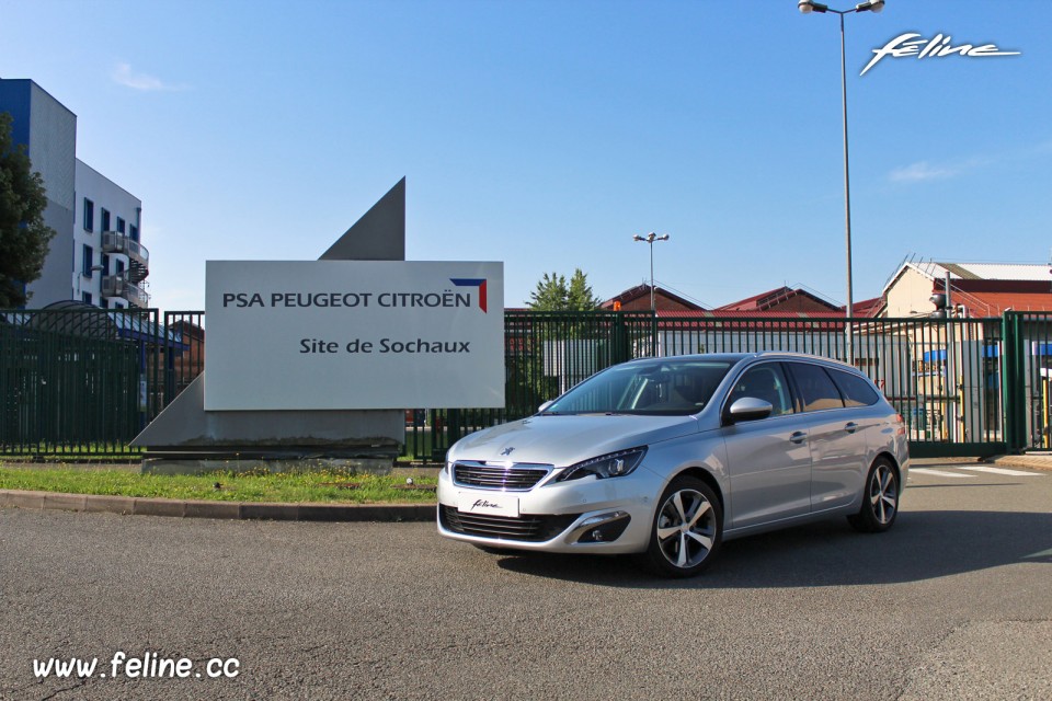 Photo Sochaux Peugeot 308 SW II Féline Gris Aluminium - 2.0 BlueHDi 150 EAT6