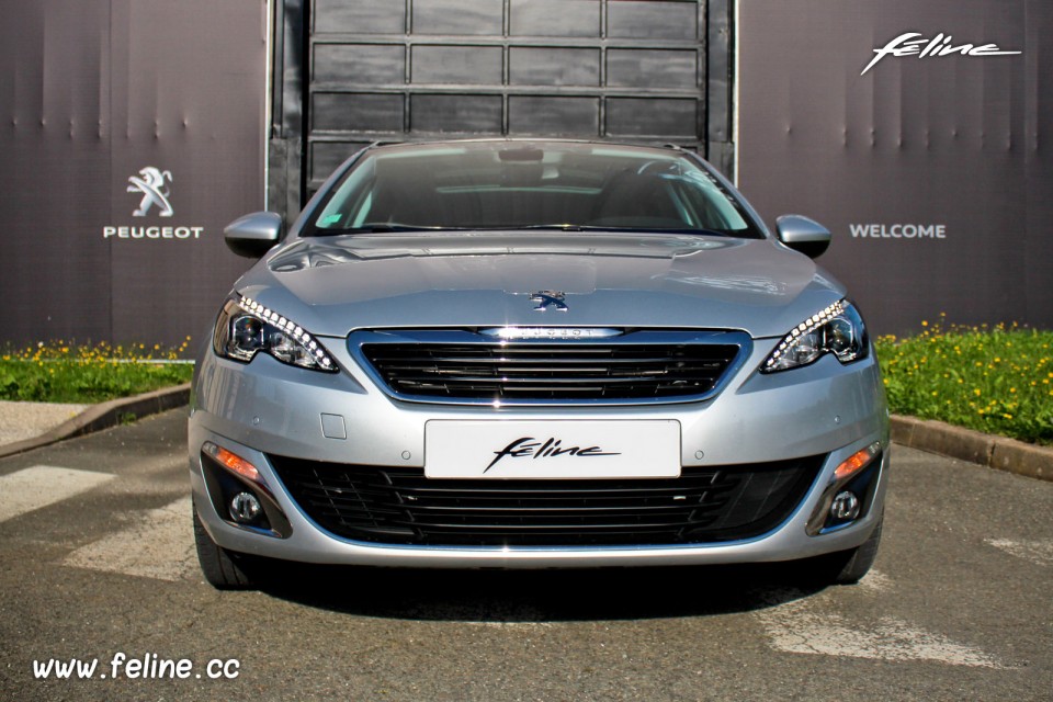 Photo face avant Peugeot 308 SW II Féline Gris Aluminium - 2.0 BlueHDi 150 EAT6