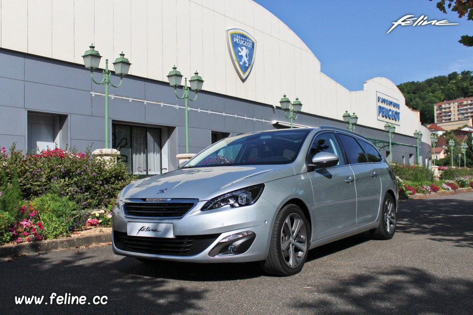 Photo Musée Peugeot 308 SW II Féline Gris Aluminium - 2.0 BlueHDi 150 EAT6