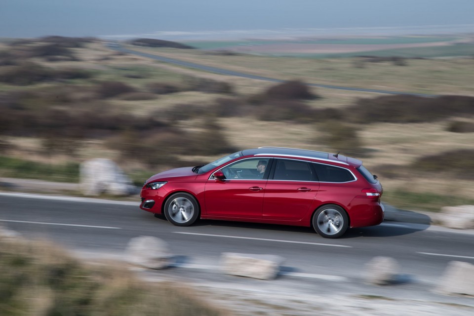 Photo officielle Peugeot 308 SW II Allure Rouge Rubi