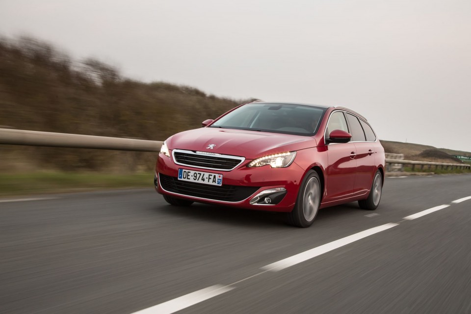 Photo officielle Peugeot 308 SW II Allure Rouge Rubi