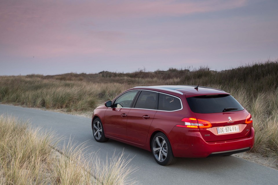 Photo officielle Peugeot 308 SW II Allure Rouge Rubi