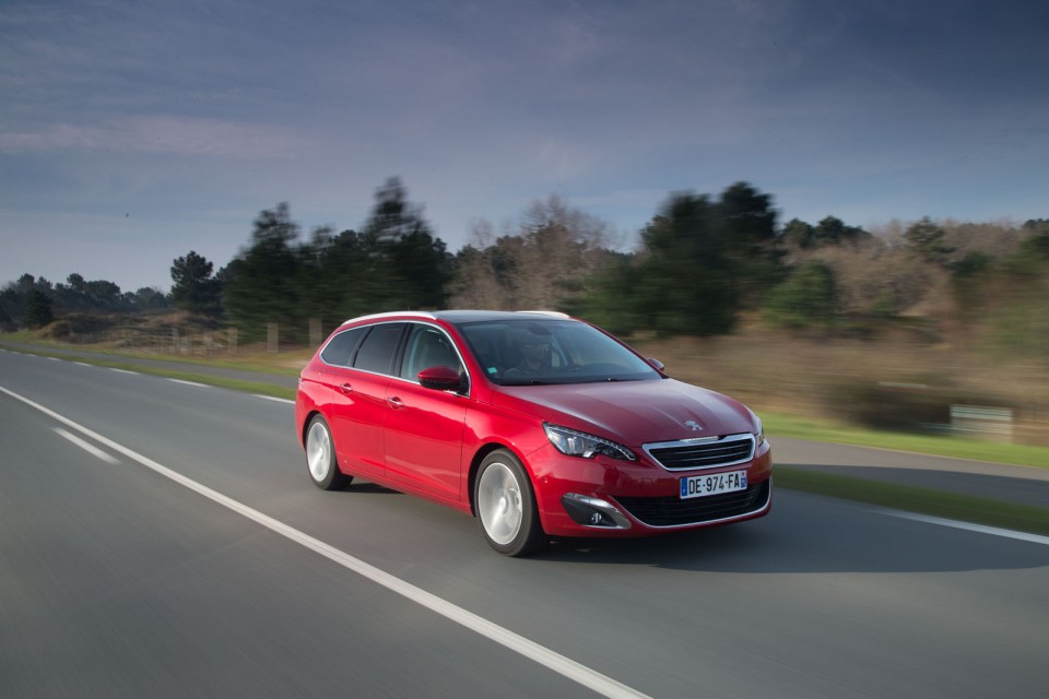 Photo officielle Peugeot 308 SW II Allure Rouge Rubi