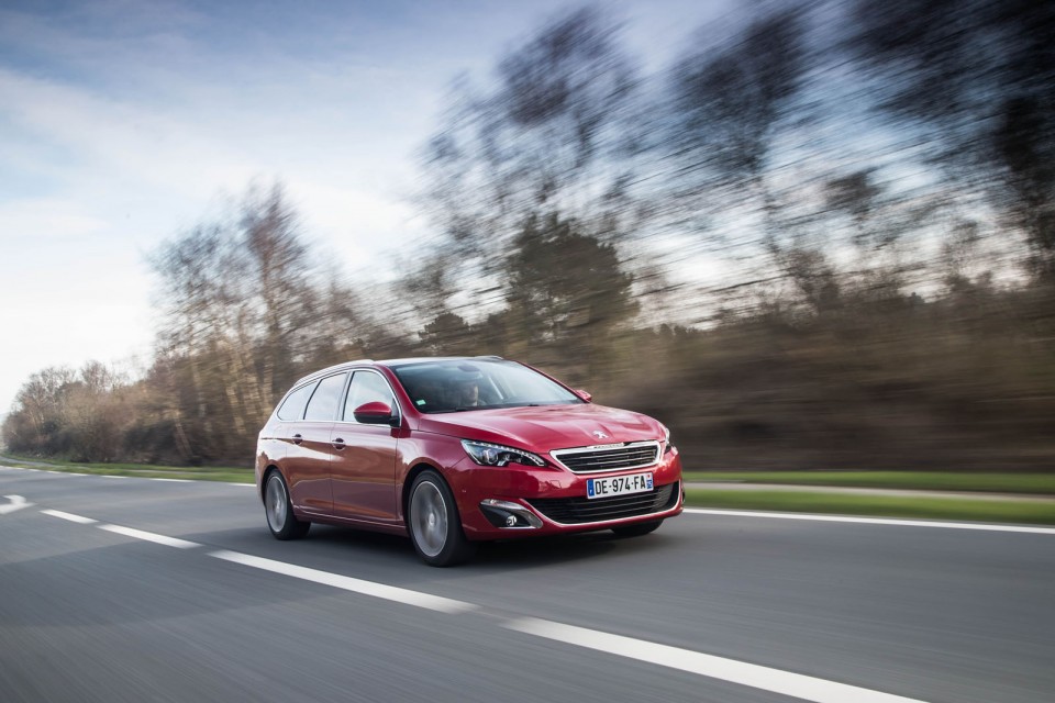 Photo officielle Peugeot 308 SW II Allure Rouge Rubi