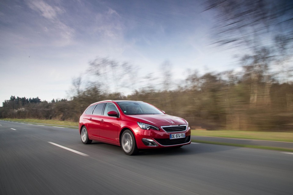 Photo officielle Peugeot 308 SW II Allure Rouge Rubi