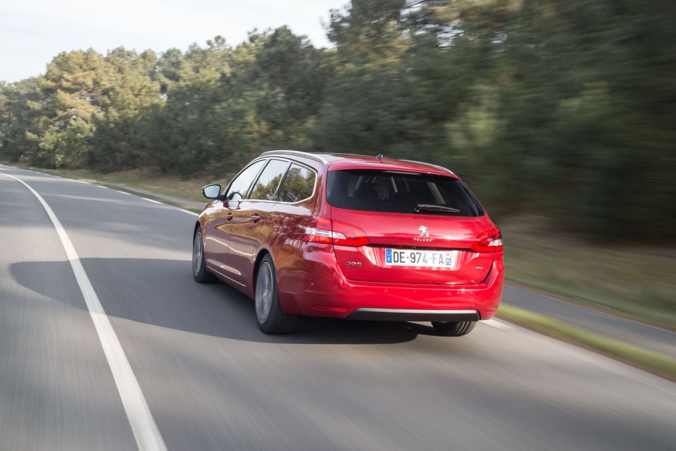 Photo officielle Peugeot 308 SW II Allure Rouge Rubi