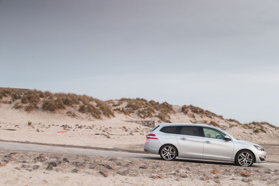 Photo officielle Peugeot 308 SW II Féline Gris Alu