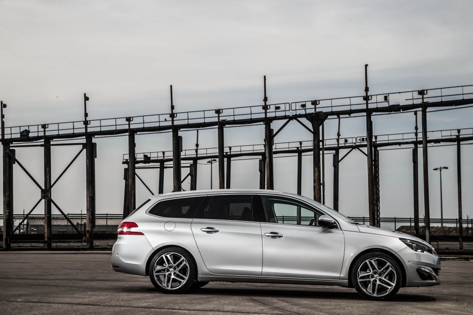 Photo officielle Peugeot 308 SW II Féline Gris Alu