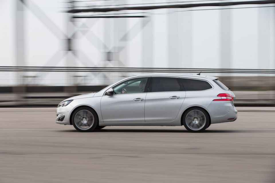 Photo officielle Peugeot 308 SW II Féline Gris Alu