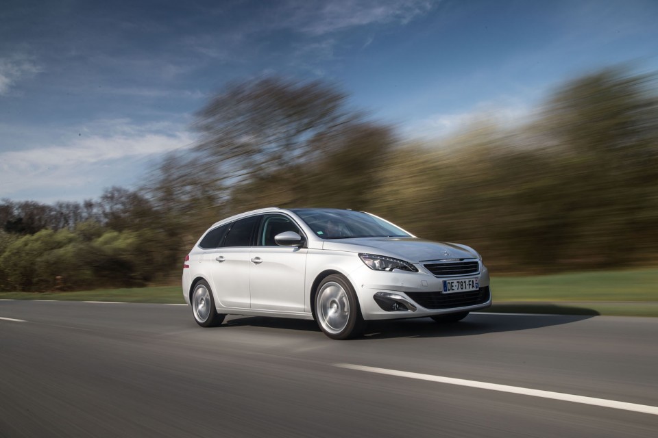 Photo officielle Peugeot 308 SW II Féline Gris Alu