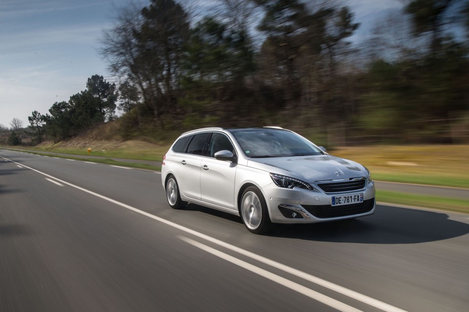 Photo officielle Peugeot 308 SW II Féline Gris Alu