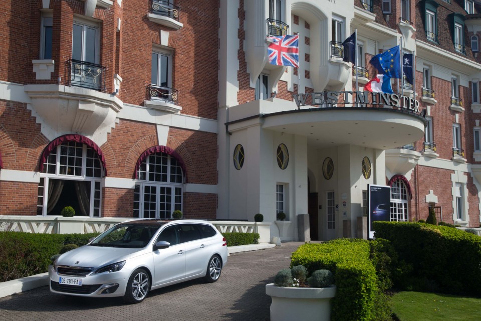 Photo officielle Peugeot 308 SW II Féline Gris Alu