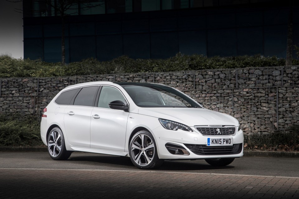 Photo 3/4 avant Peugeot 308 SW II GT Line Blanc Nacré (UK)