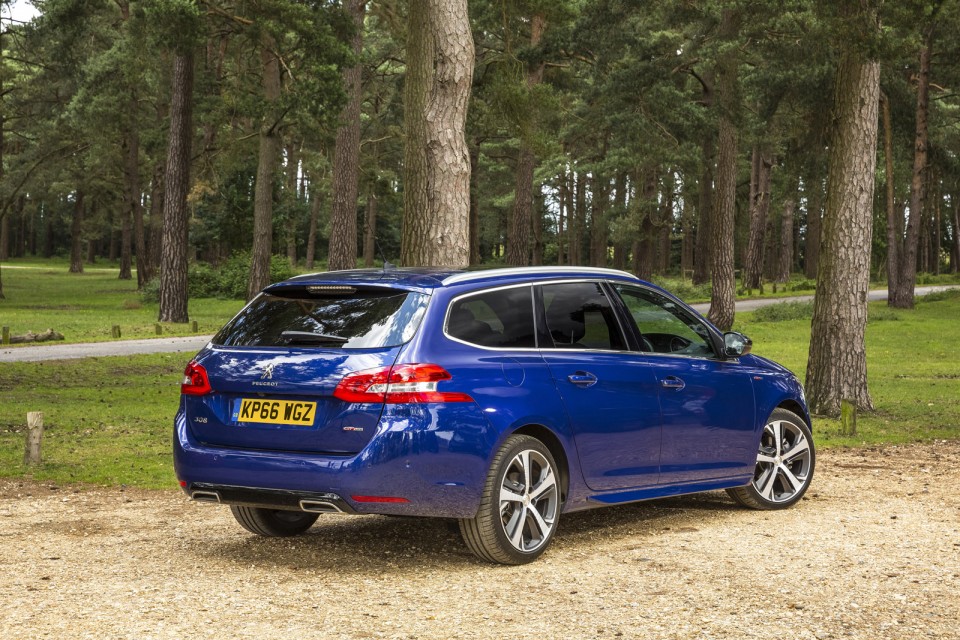 Photo 3/4 arrière Peugeot 308 SW II GT Line Bleu Magnetic (UK)