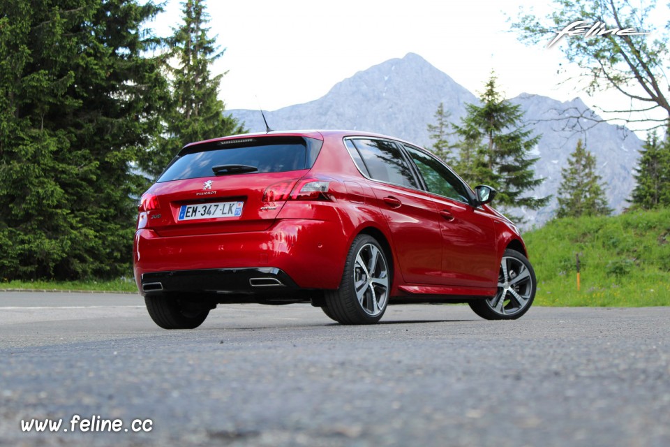 Photo 3/4 arrière essai Peugeot 308 II restylée (2017)