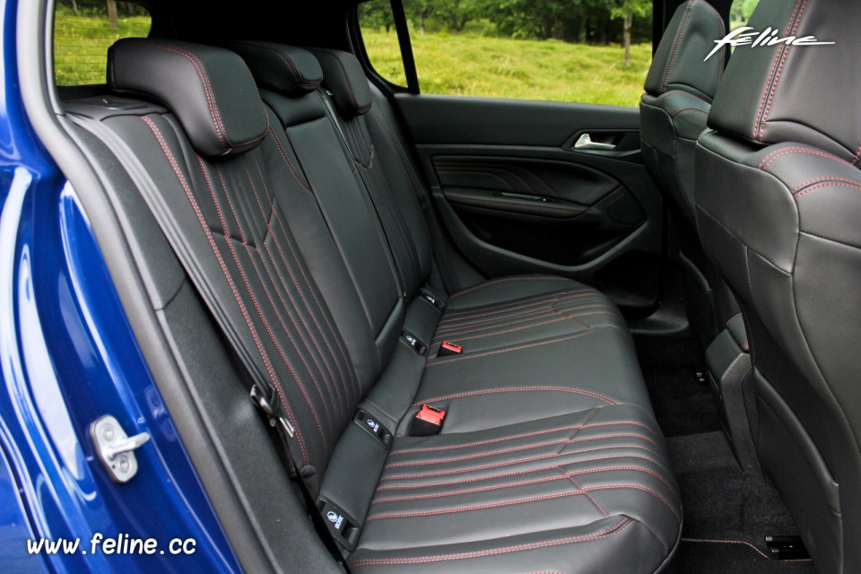 Photo banquette arrière cuir noir essai Peugeot 308 II restylé