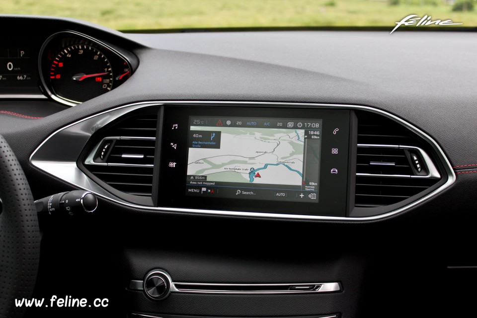 Photo navigation GPS écran tactile NAC essai Peugeot 308 II res