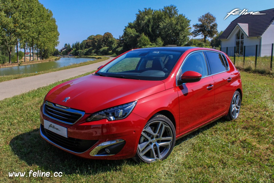 Photo 3/4 avant Peugeot 308 II Féline Rouge Rubi 1.6 THP 155 -1-001